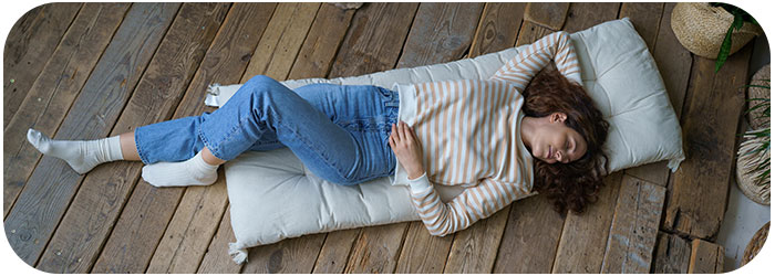 dormir sur matelas sur le sol